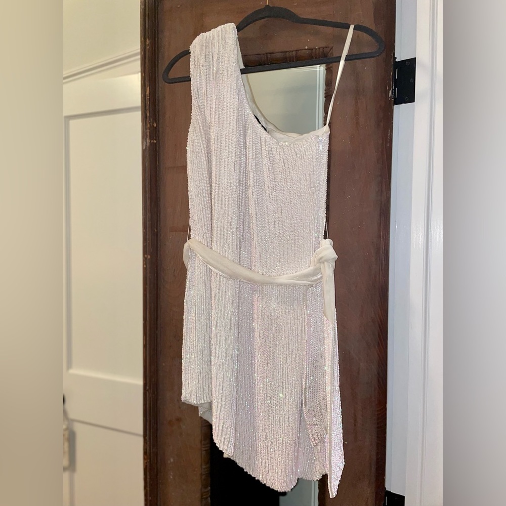 Retrofête Ella One-Shoulder Sequin Dress. White. Size M. True to size. Worn once - Picture 2 of 11